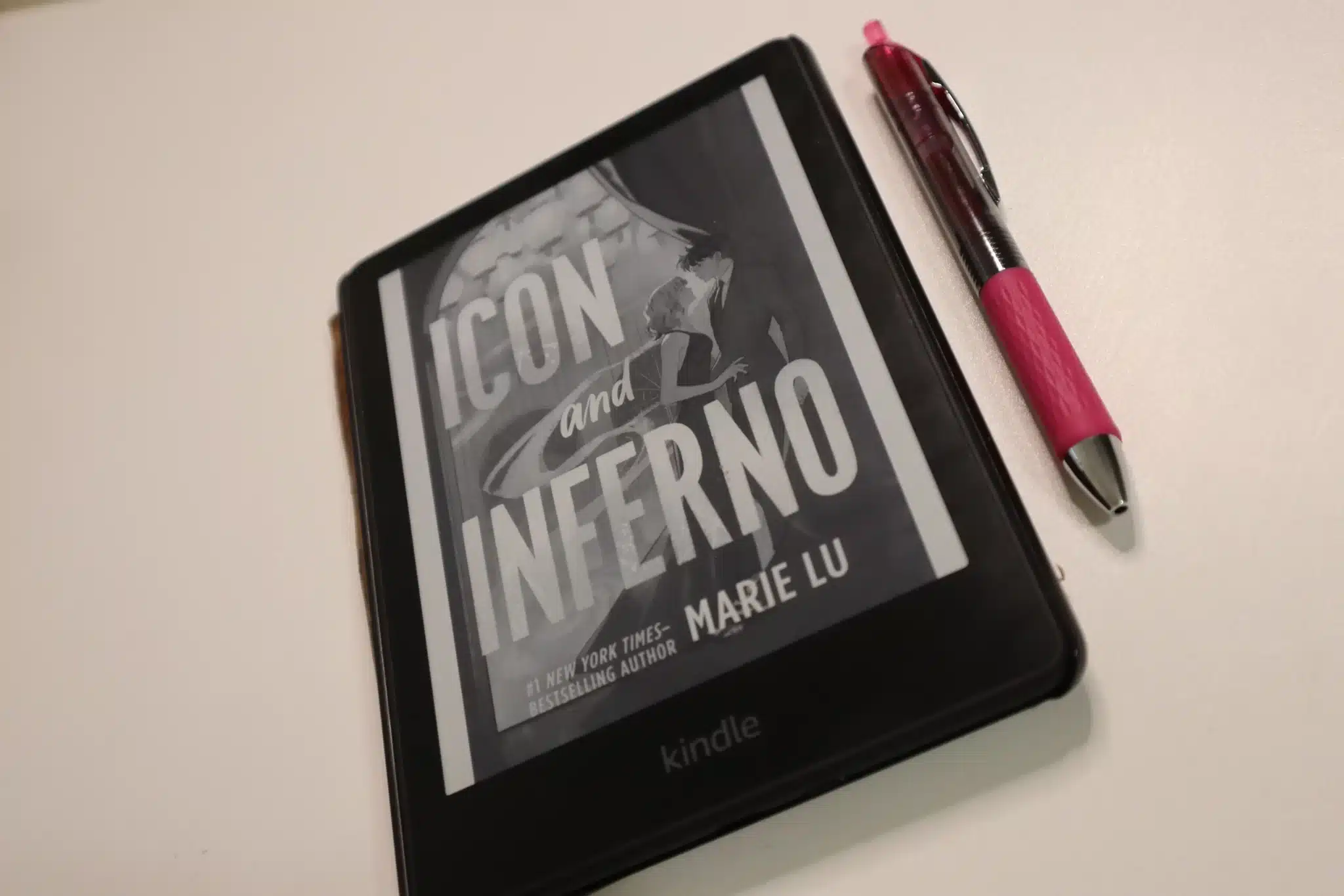 Book Review: Icon and Inferno by Marie Lu